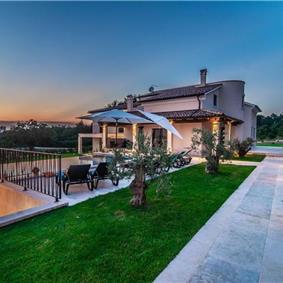 7 bedroom villa with pool in Svetvinčenat, sleeps 14